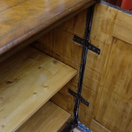 wunderschöne Anrichte