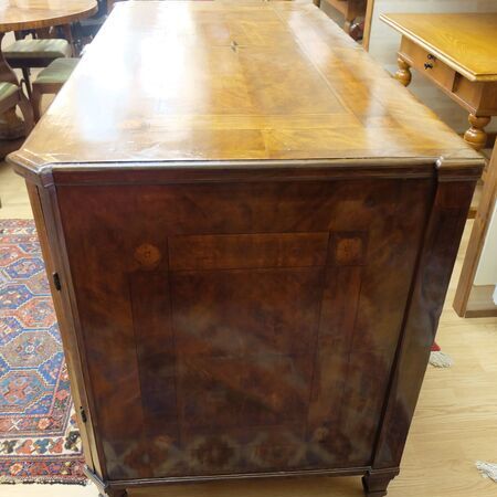 wunderschöne Anrichte