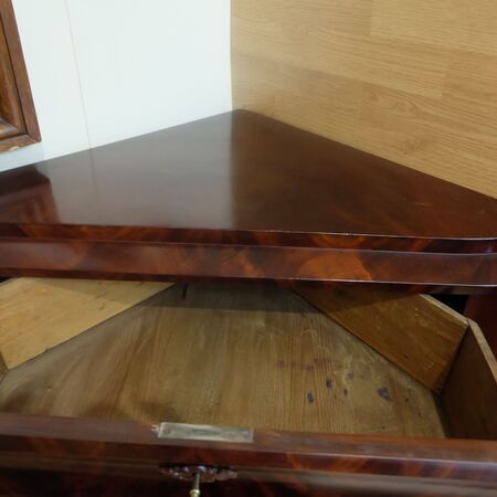 wunderschöne Eckanrichte