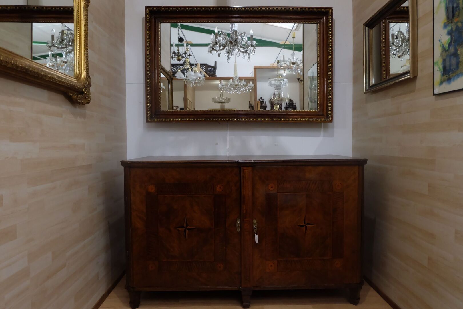 wunderschöne Anrichte